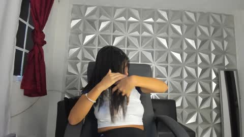 Khloe online show from 12/18/24, 01:12