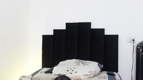 Snapshot of khloe_kaczka_ chatting on 12/28/24, 04:30 Khloe online show from 12/28/24, 04:30