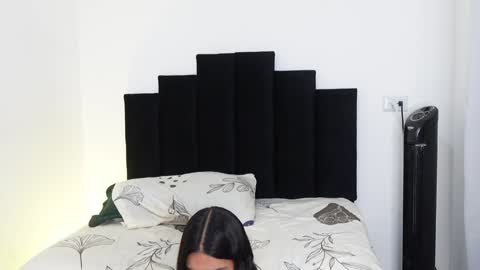 Snapshot of khloe_kaczka_ chatting on 01/11/25, 01:53 Khloe online show from 01/11/25, 01:53