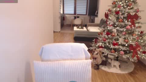 Khloe online show from 12/06/24, 01:11