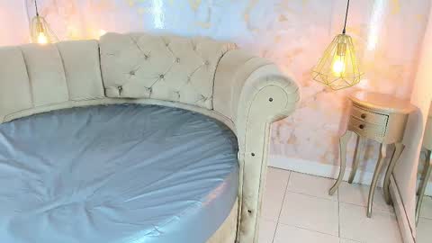 Khloe online show from 02/18/26, 05:14