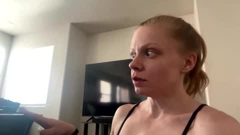 khloemariexoxo  online show from 10/17/25, 05:48