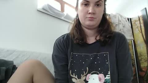 Snapshot of khrysssarah chatting on 12/18/25, 12:33 Sarah online show from 12/18/25, 12:33