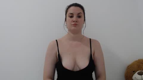 Snapshot of khrysssarah chatting on 02/28/26, 05:03 Sarah online show from 02/28/26, 05:03