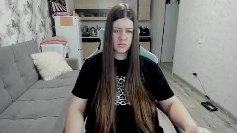 kianna_dior_ online show from 11/30/25, 10:30