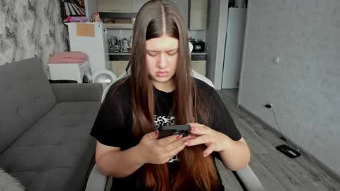 kianna_dior_ online show from 12/05/25, 09:29