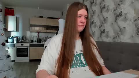 kianna_dior_ online show from 12/21/25, 08:21