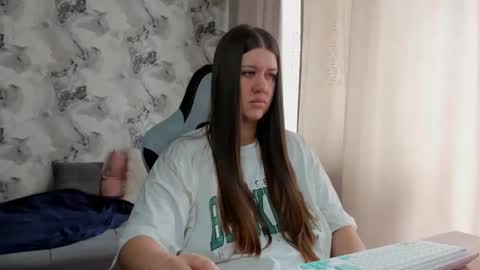 kianna_dior_ online show from 04/19/26, 09:19