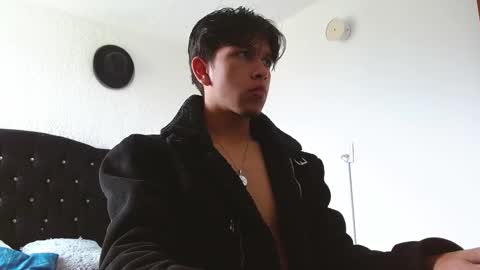 Snapshot of kianryu chatting on 09/15/25, 02:50 Adrian  Chlloe online show from 09/15/25, 02:50