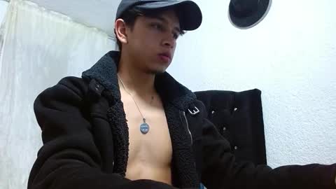 Snapshot of kianryu chatting on 09/16/25, 02:56 Adrian  Chlloe online show from 09/16/25, 02:56