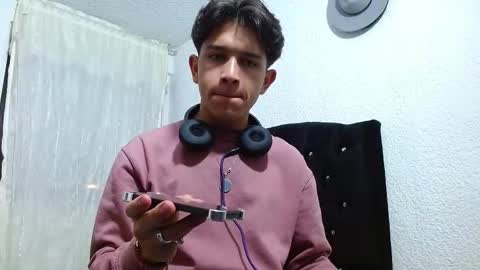 Snapshot of kianryu chatting on 09/30/25, 02:38 Adrian  Chlloe online show from 09/30/25, 02:38