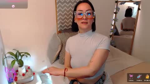 Kiara Bermont online show from 10/10/25, 04:28