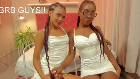 Snapshot of kiara_curls chatting on 06/22/26, 11:40 Kiara online show from 06/22/26, 11:40