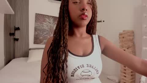Snapshot of kiara_curls chatting on 07/23/26, 12:03 Kiara online show from 07/23/26, 12:03