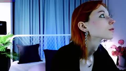 Snapshot of kiara_dream chatting on 07/17/26, 10:36 Kira online show from 07/17/26, 10:36