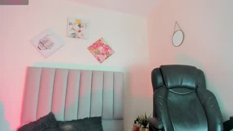 Snapshot of kiaraa88 chatting on 11/15/25, 11:40 Valery online show from 11/15/25, 11:40