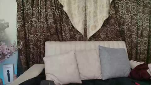 Snapshot of kiaraa88 chatting on 12/17/25, 12:11 Valery online show from 12/17/25, 12:11