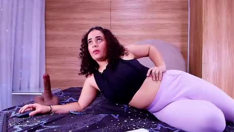 kiaralopez_ online show from 06/05/26, 03:02