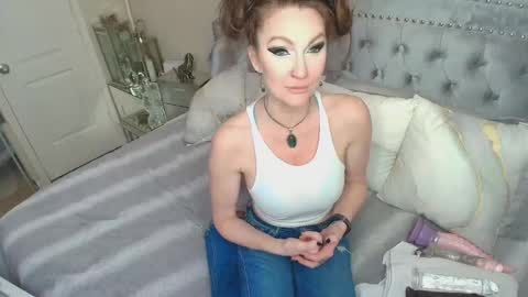 Snapshot of kiarose chatting on 09/14/25, 06:45 Kia Rose online show from 09/14/25, 06:45