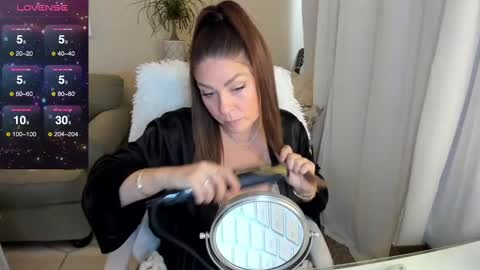 Snapshot of kierareines chatting on 12/08/24, 08:04 Kiera Reines online show from 12/08/24, 08:04