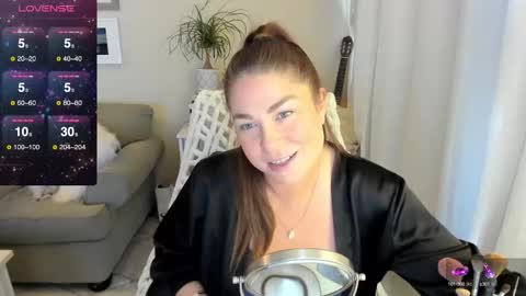 Snapshot of kierareines chatting on 01/18/25, 07:15 Kiera Reines online show from 01/18/25, 07:15