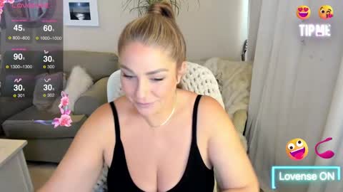 Snapshot of kierareines chatting on 10/04/25, 07:01 Kiera Reines online show from 10/04/25, 07:01