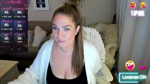 Snapshot of kierareines chatting on 12/04/25, 01:59 Kiera Reines online show from 12/04/25, 01:59