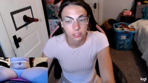 Snapshot of kierbearkisses chatting on 09/14/25, 02:11 Kiersten online show from 09/14/25, 02:11