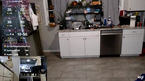 Snapshot of kierbearkisses chatting on 10/22/25, 04:46 Kiersten online show from 10/22/25, 04:46