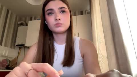 Ola my name is Lissa  Lets hit 10 Thumbs Up together   online show from 03/19/26, 01:04