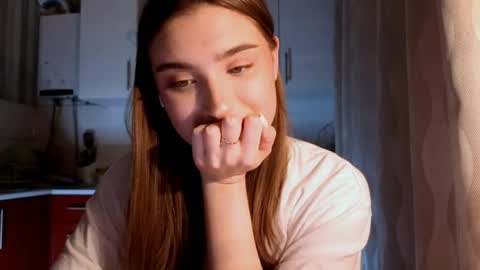 Ola my name is Lissa  Lets hit 10 Thumbs Up together   online show from 04/15/26, 07:58