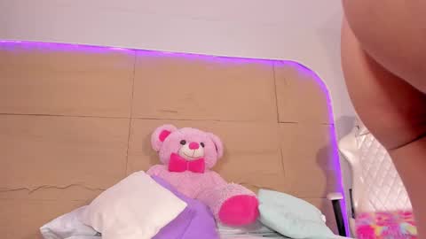 Snapshot of kiimcooper chatting on 03/01/25, 10:02 KIM COOPER online show from 03/01/25, 10:02