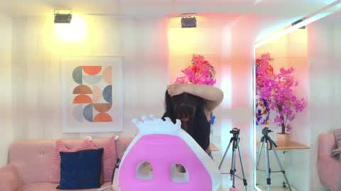 Snapshot of kiitty__meow chatting on 07/18/26, 12:20 Kitty online show from 07/18/26, 12:20