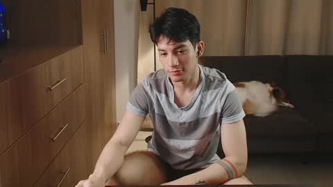 kikeruiz 19 online show from 12/01/25, 04:23