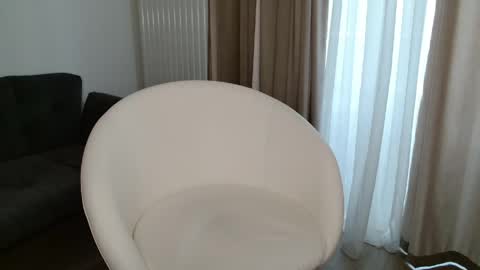 Snapshot of kiki_akai chatting on 05/08/26, 04:18 Ada online show from 05/08/26, 04:18