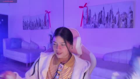 Snapshot of kiki_cams chatting on 12/12/24, 12:33 kIKI online show from 12/12/24, 12:33