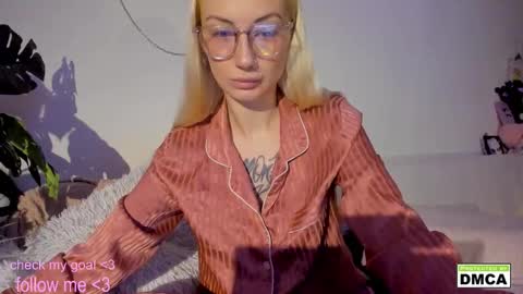 Kiki online show from 09/26/25, 07:40