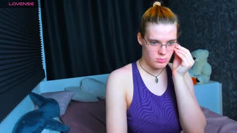 Kiki online show from 12/27/24, 07:24