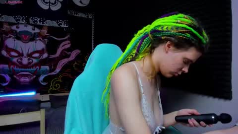 Kiki online show from 10/31/25, 10:05