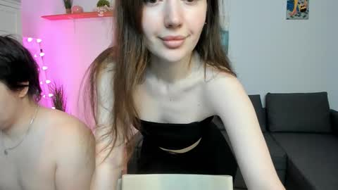 Snapshot of kiki_mcflurry chatting on 10/14/25, 07:47 PavelPolly online show from 10/14/25, 07:47