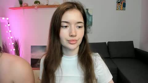 Snapshot of kiki_mcflurry chatting on 10/19/25, 12:00 PavelPolly online show from 10/19/25, 12:00
