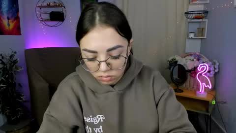 Snapshot of kiki_swan chatting on 01/19/26, 06:50 kiki_swan online show from 01/19/26, 06:50