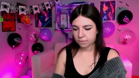 Kira online show from 10/21/25, 11:44