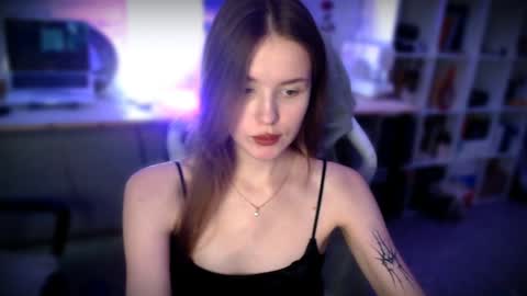 Snapshot of kikies_ chatting on 12/03/24, 07:00 Mika and Miranda online show from 12/03/24, 07:00