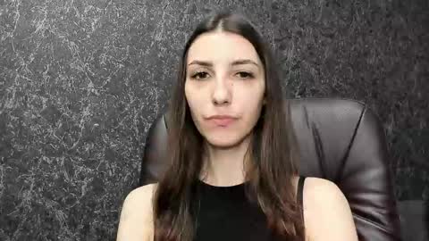 Snapshot of kikies_ chatting on 09/23/25, 03:59 Mika and Miranda online show from 09/23/25, 03:59