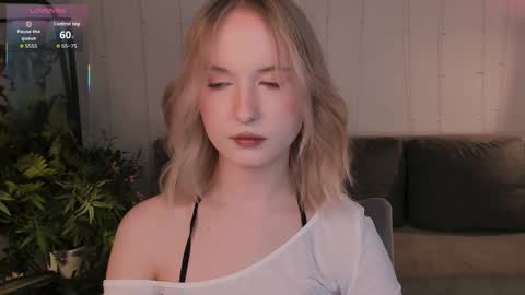 Snapshot of kikishyness chatting on 09/21/25, 10:22 Kiki online show from 09/21/25, 10:22