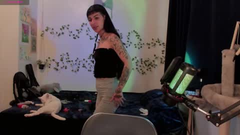 Bella online show from 06/04/26, 08:15
