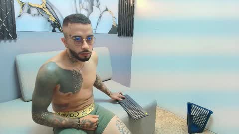 kile online show from 10/31/25, 10:44