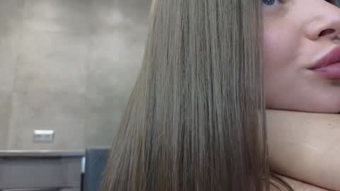 EvaAnna online show from 12/19/24, 10:32