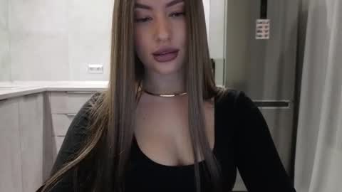 EvaAnna online show from 12/22/25, 08:17